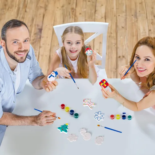 Miniatura 7 de ArtCreativity Kit de pintura de cerámica navideña para niños, 6 figuras de cerámica, 2 juegos de pintura y 2 pinceles, manualidades de Navidad