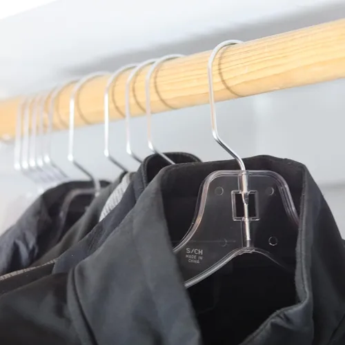Miniatura 6 de DEILSY™ Perchas de plástico transparente, paquete de 12 perchas duraderas para la organización del armario, colgador de plástico esencial para ropa
