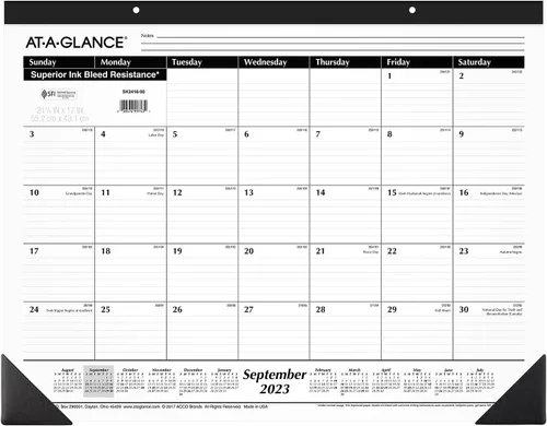 AT-A-GLANCE Calendario de escritorio académico 2023-2024, almohadilla de escritorio mensual, 21-3/4 x 17 pulgadas, bloques diarios a rayas, estándar