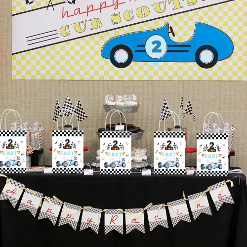 Miniatura 4 de AIBIIN 24 bolsas de regalo de segundo cumpleaños con asas, color azul polvoriento, coches de carreras a cuadros, recuerdos de fiesta de auto