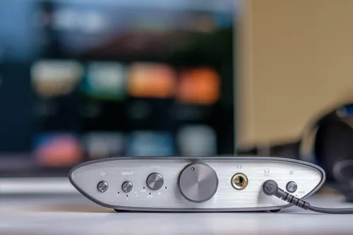 Miniatura 6 de iFi ZEN CAN - Amplificador de auriculares de escritorio equilibrado y preamplificador con salidas de 0.173 in (pin del Reino Unido)