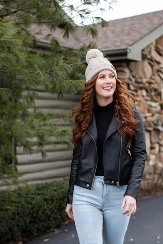 Miniatura 7 de Britt's Knits Cozy Classics - Gorro de invierno con pompones de piel acogedora para mujeres y niñas