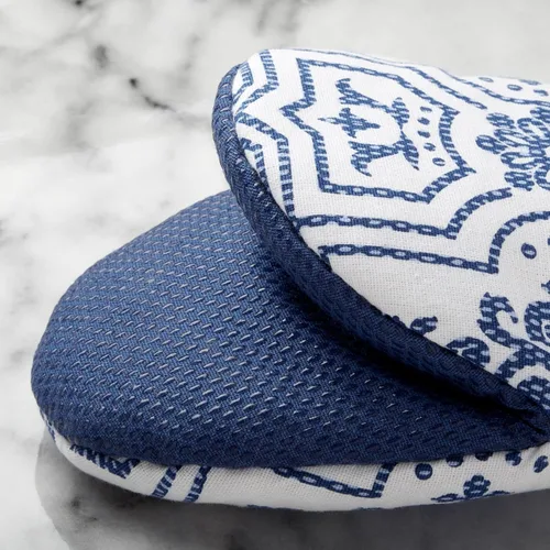 Miniatura 3 de Martha Stewart Strie Medallion - Juego de 2 manoplas para horno pequeñas, color azul marino, 5.5 x 8 pulgadas Medallón Strie