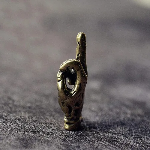 Miniatura 5 de Estatua erecta de mano de latón con dedo medio, estatua de bolsillo de mano de cobre, decoración de escritorio para el hogar