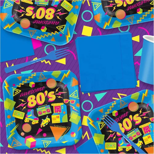 Miniatura 4 de HOME & HOOPLA Suministros para fiestas de los 80 - Platos de postre de papel cuadrados con íconos totalmente geniales de los años 1980 para 16