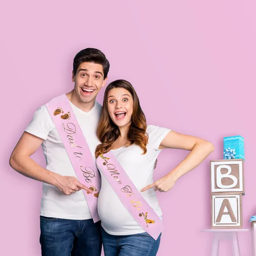 Miniatura 2 de Banda para baby shower con texto en inglés "Dad To Be & Mom To Be", color rosa con letras doradas para papá y mamá para baby shower Banda