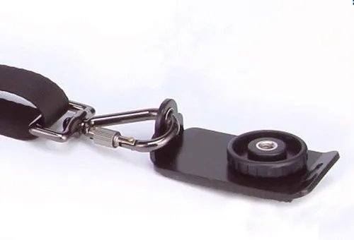 Miniatura 2 de KENGEL Correa de doble hombro para cámara doble, mientras que las dos cámaras tienen una base de trípode.
