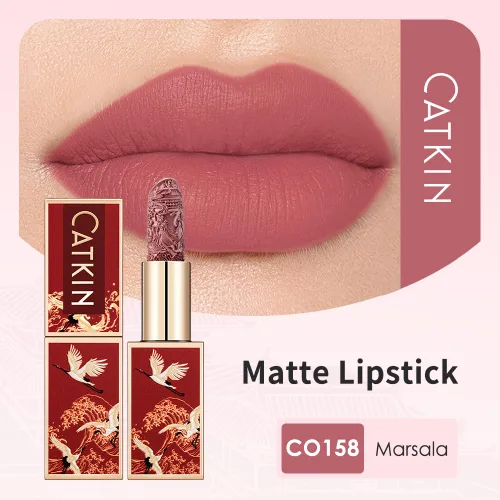 Miniatura 2 de Catkin Lápiz labial semimate hidratante de color de alto impacto infundido con vitamina E y aceite de aguacate, textura suave y sedosa, acabado mate