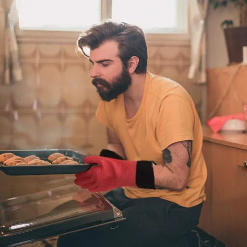 Miniatura 7 de Comsmart Guantes para barbacoa, guantes de silicona resistentes al calor para parrilla, manoplas de horno de cocina impermeables y largas con capa