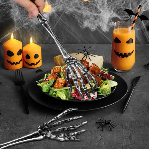Miniatura 8 de DECHOUS 2 cucharas de ensalada de mano de esqueleto, cuchara de ensalada de plástico con garra de calavera de Halloween para servir vajilla