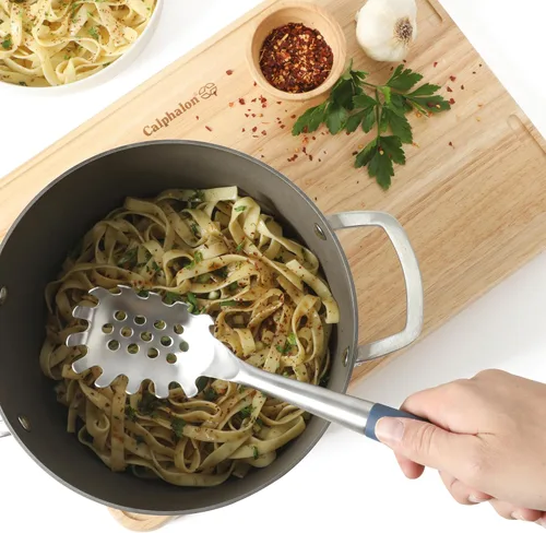 Miniatura 2 de Calphalon Edge Servidor de pasta de espagueti de acero inoxidable con mango de goma termoplástica - azul marino Azul marino con goma