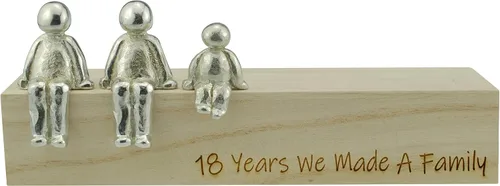 Miniatura 2 de Pirantin Idea del 18 aniversario – 18 años hicimos un adorno de metal familiar – Elige tu combinación familiar (1 niño)