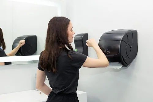 Miniatura 6 de San Jamar Ecologic Integra - Dispensador de toallas de papel de plástico reciclado, capacidad de rollo universal, dispensador de pared con cero Negro