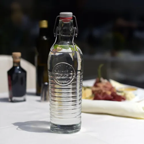 Miniatura 9 de Bormioli - Botella de agua Rocco Officina, 37.25 onzas, jarra de vidrio italiana, sello hermético y abrazadera de metal, asa fácil de transportar
