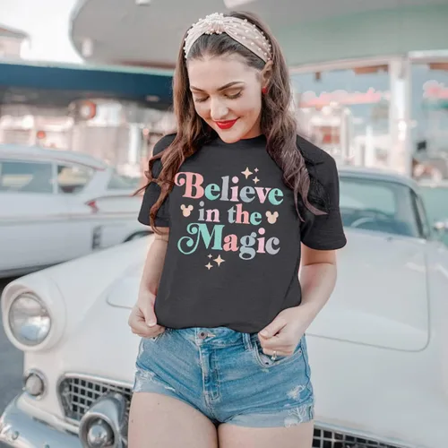 Miniatura 2 de FRYAID Camiseta mágica para mujer, diseño de castillo del reino y teñido anudado, camisetas de manga corta para vacaciones familiares