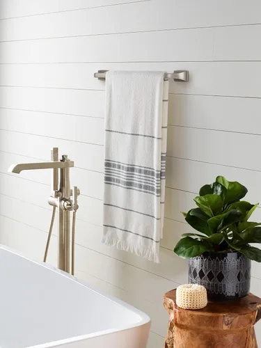 Miniatura 3 de Amerock BH36013G10 Toallero de níquel cepillado Toallero de 18 pulgadas (17.992 in) Highland Ridge Toallero de baño Accesorios de baño