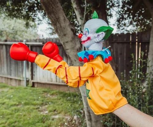 Miniatura 5 de Toynk Horror Reachers Killer Klowns from Outer Space Shorty - Juguete de marioneta de boxeo de 13 pulgadas, colección retro de los años 80