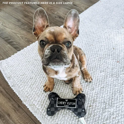 Miniatura 8 de Haute Diggity Dog Black Checker Chewy Vuiton Bone, Juguetes de Peluche de Diseñador para Perros con Chirriador Interactivo, Estimulante Hueso