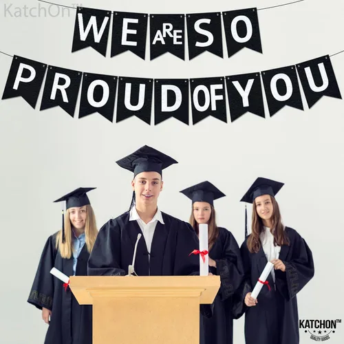 Miniatura 4 de KatchOn, Cartel con texto en inglés «We are So Proud of You» – Cartel de felicitaciones preencordado de 10 pies, cartel de graduación negro
