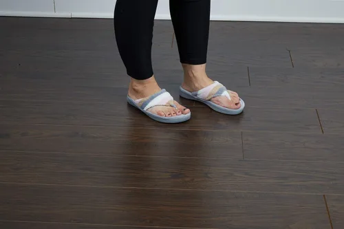 Miniatura 7 de Pantuflas Dearfoams Melanie de microfibra, con color combinado, con tira, para mujer