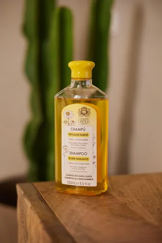 Miniatura 3 de Intea Champú de manzanilla - Champú iluminador rubio premium - Sin amoníaco, fácil aplicación para cabello natural o teñido - 8.5 onzas