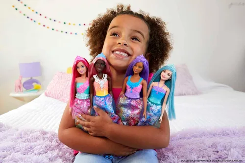 Miniatura 2 de Muñeca Barbie Dreamtopia de moda real con cabello rosa oscuro y corpiño brillante, con falda extraíble, zapatos y diadema como accesorio