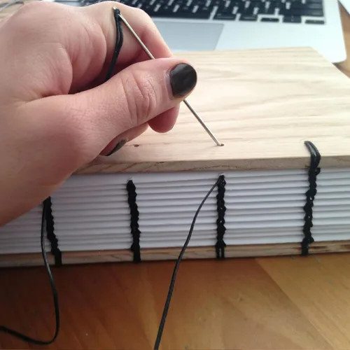 Miniatura 5 de Books by Hand, Hilo de lino encerado natural, tres de 20 yardas, para costura de cuero, BBHM206
