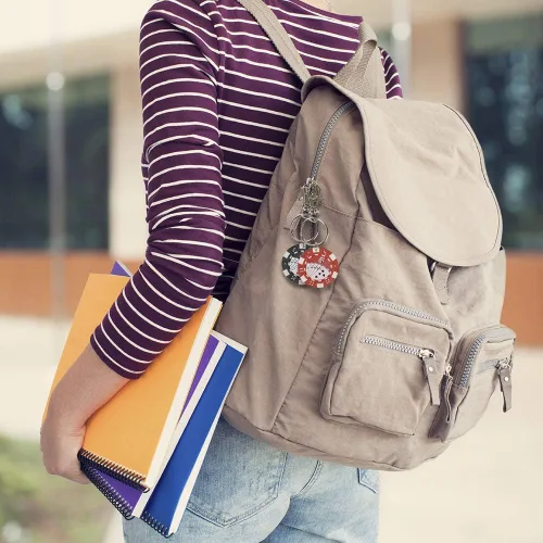 Miniatura 6 de ArtCreativity Llaveros de fichas de póquer para niños, paquete de 12, divertido mosquetón con clip para mochila, bolso, equipaje, recuerdos