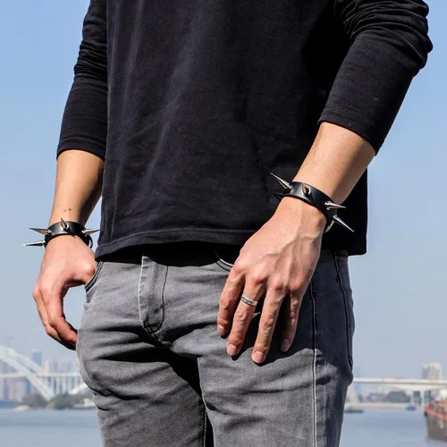 Miniatura 7 de MILAKOO 2 pulseras de piel sintética estilo punk con remaches acentuados