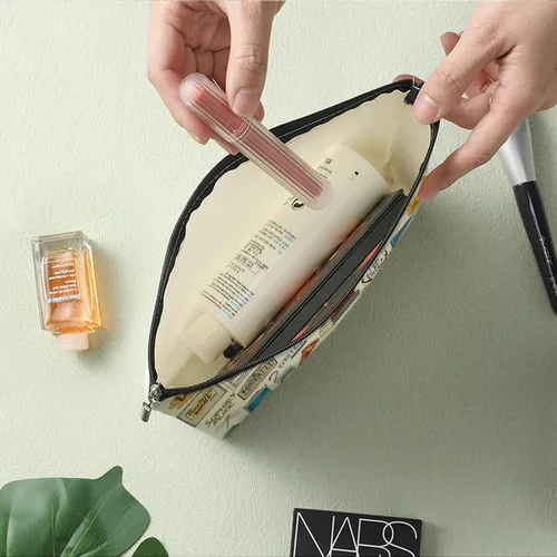 Miniatura 5 de Decohim Bolsa de maquillaje divertida inspirada en mercancía de programas de televisión, regalo para fanáticos de Lukes blanco604