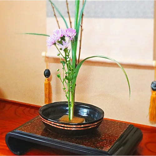 Miniatura 4 de KAKURI Kenzan Flower Frog - Soporte redondo de 3 pulgadas, suministros de arreglos florales japoneses de Ikebana, soporte profesional para flores
