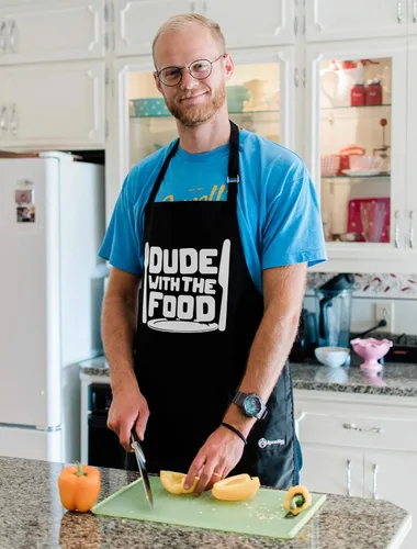 Miniatura 3 de ApronMen - Funny Apron For Men - BBQ Gifts for Men & Unique Gifts for Fathers - Mens Black Aprons for Grilling Amigo con la comida