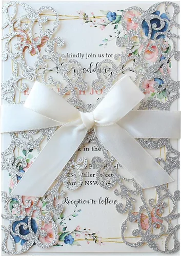 50 kits de invitación de boda con purpurina plateada de 5.12 x 7.28 pulgadas, cortadas con láser, tarjetas de invitaciones de bolsillo floral hueco