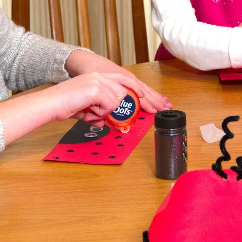 Miniatura 4 de Glue Dots N' Go Dispensador con puntos para manualidades, (04484). 375 pulgadas, rojo, 200 unidades y 8961 1/2 pulgada escolar 600 unidades paquete