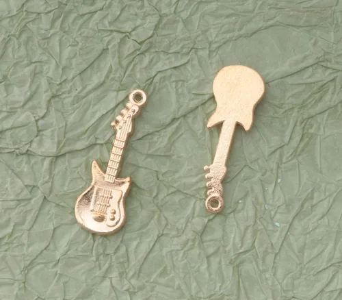 Miniatura 5 de Ruwado 30 dijes de guitarra de metal, lindos mini elementos musicales vintage, instrumentos colgantes para hacer joyas, kits de búsqueda de KC dorado