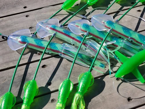 Miniatura 2 de LOBO LURES SquidNation Billfish Edition Longtail Flippy Floppy Pakula Edition Marlin & Atún Teaser - Cadena de margaritas LUMO Glow