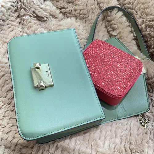 Miniatura 6 de AILONMEI Pequeña caja organizadora de joyas para mujeres, minicajas de joyería de cuero portátiles, almacenamiento de aretes, anillos de viaje