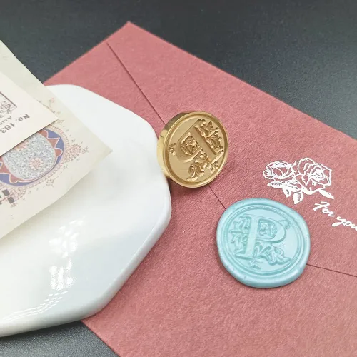 Miniatura 2 de Sello clásico de cera para sellar varios alfabetos, cabeza de latón, mango de madera, sellos de letras para tarjeta/sobre/regalo (sello, letra P)