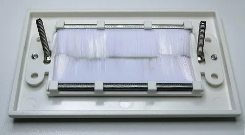 Miniatura 3 de RiteAV - Placa de pared de una sola banda con cerdas de cepillo - Blanco [ahora se adapta a cables más grandes]