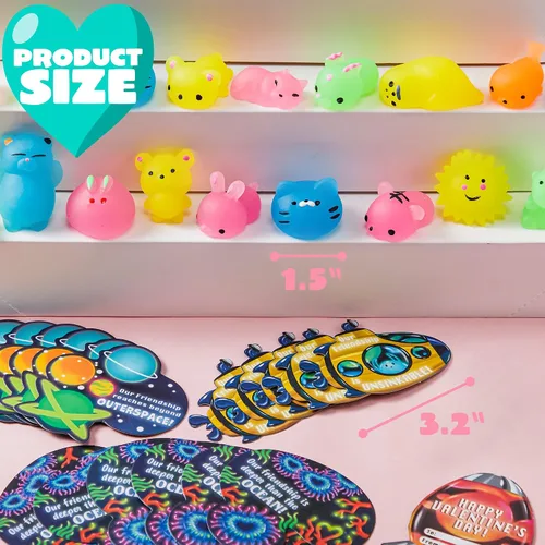 Miniatura 6 de JOYIN Paquete de 28 tarjetas de regalo para el día de San Valentín con mochis, juguetes esponjosos Mochi que brillan en la oscuridad, juguetes