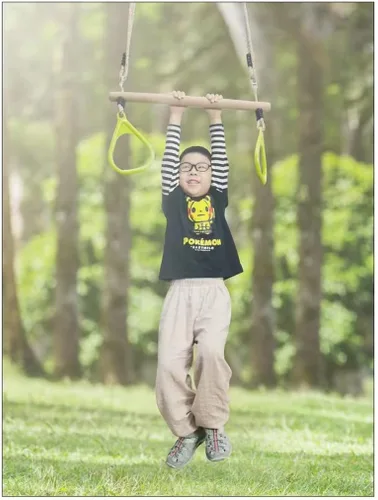 Miniatura 3 de HUAWELL Trapecio de madera con anillos de plástico para gimnasio, patio de juegos al aire libre e interior, juego de columpios 2 en 1, accesorios