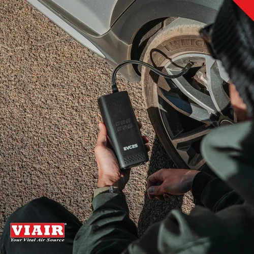 Miniatura 6 de Viair Every Vehicle Carry EVC25 - Compresor portátil recargable - Indicador LED con preajuste - Inflador de neumáticos ideal para autos compactos