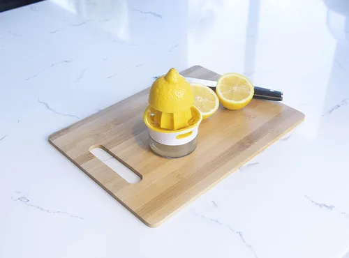Miniatura 5 de Joie Kitchen Gadgets Joie Squeeze and Pour Juicer Escariador, 10 cucharaditas, amarillo