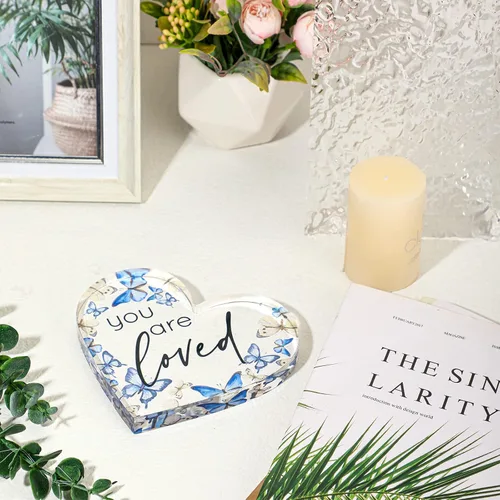 Miniatura 3 de Yulejo Regalo inspirador de mariposa con texto en inglés "You Are Loved", recuerdo acrílico en forma de corazón con mariposas azules rústicas