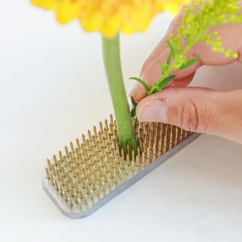 Miniatura 6 de Wazakura Ikebana Kenzan - Soporte de flores rectangular largo japonés de 3.4 pulgadas (3.425 in), hecho en Japón, herramienta de rana para arreglar