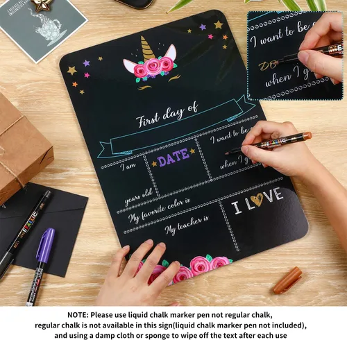 Miniatura 3 de Pizarra para tiza con diseño de unicornio con texto en inglés “First Day of School”. Pizarra para compartir fotos del primer y último día de clases.