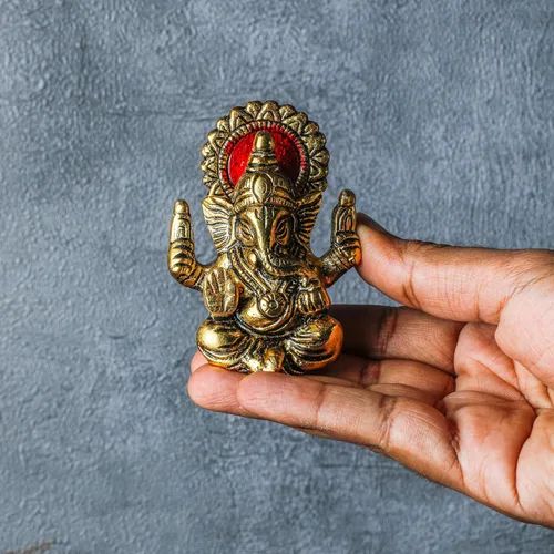 Miniatura 3 de Desi Favors Ídolo de Ganesha chapado en latón, mini figura de Lord Ganesha hindú de oro natural para tablero de instrumentos del automóvil