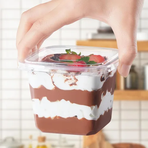 Miniatura 5 de Kucoele Paquete de 50 Vasos de Postre de Plástico de 12 oz con Tapas y Sporks, Vasos Cuadrados Transparentes para Pasteles, Recipientes de Postre