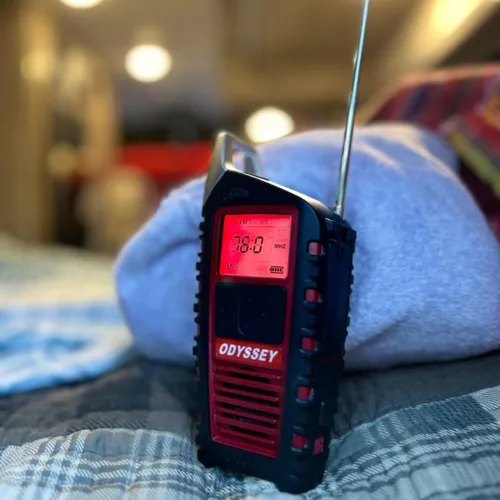 Miniatura 5 de Eton Odyssey Radio meteorológica NOAA con manivela, radio de emergencia de todas las bandas, radio tormenta de onda corta AM/FM, Bluetooth, cargador