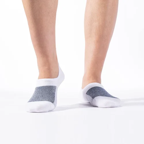 Miniatura 4 de IDEGG - Calcetines deportivos de algodón de corte bajo con agarre antideslizante para hombres